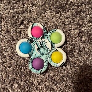 Pop It Fidget Spinner With Statue of Liberty Design